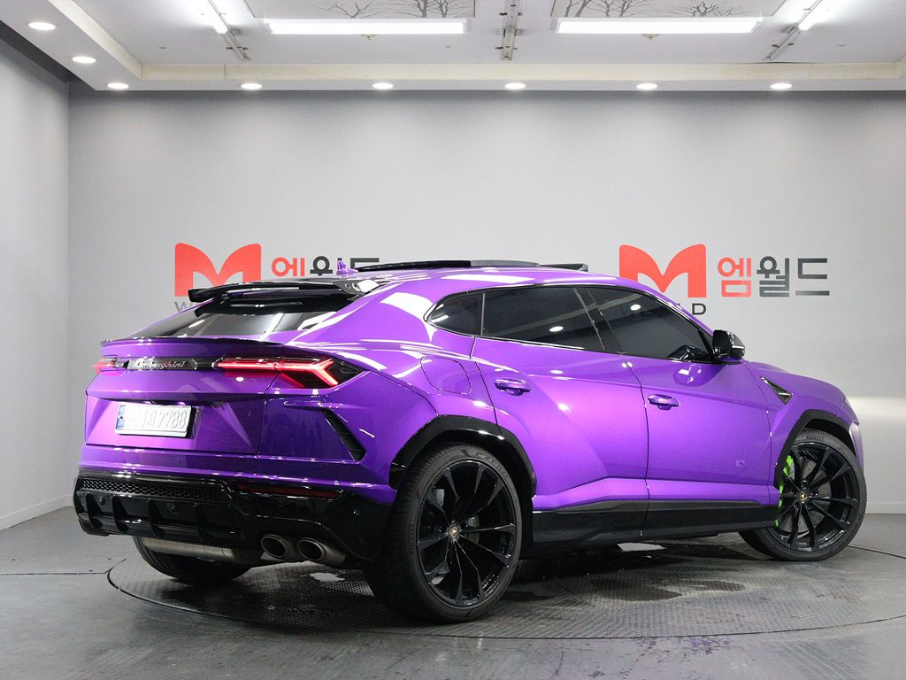 LAMBORGHINI URUS 2022