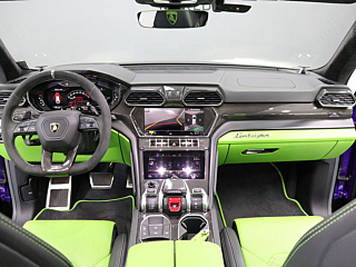 LAMBORGHINI URUS 2022