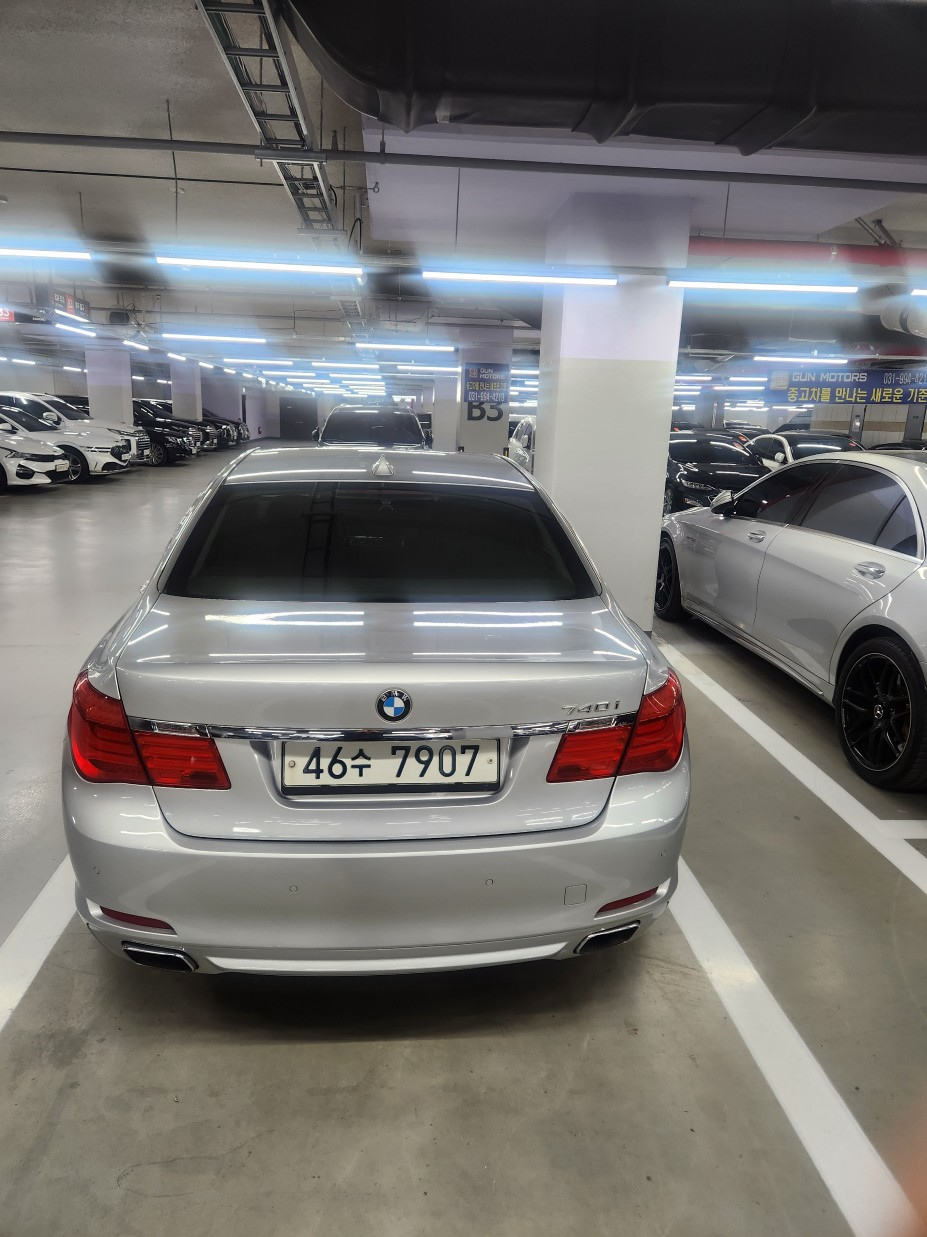 BMW 7-SERIES F01 2011