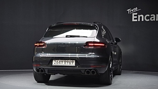 PORSCHE MACAN 2018