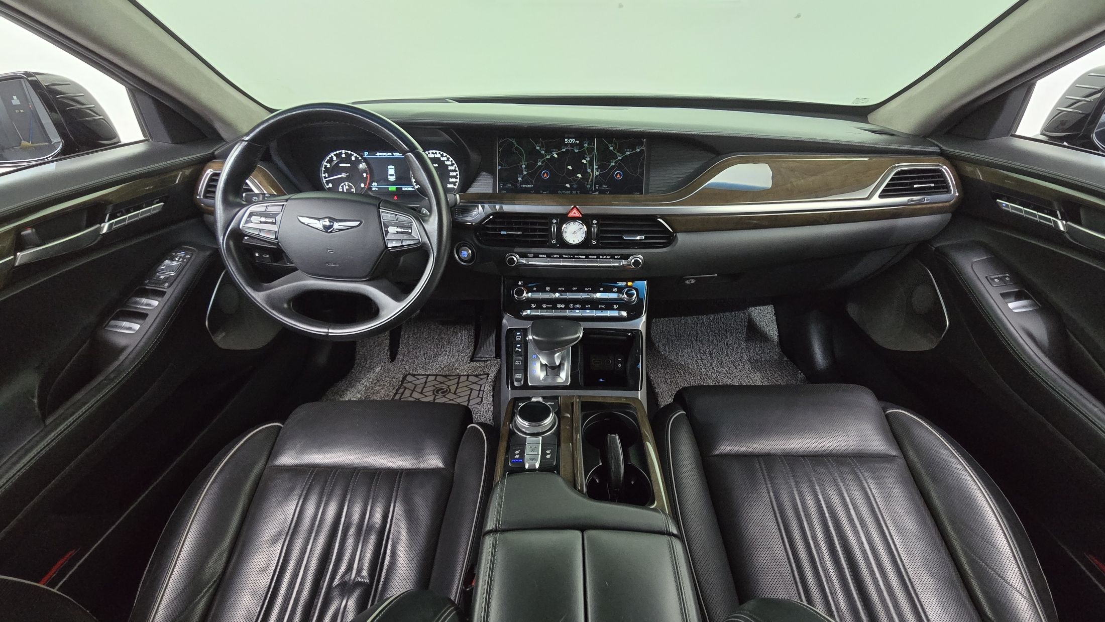 GENESIS EQ900 2016