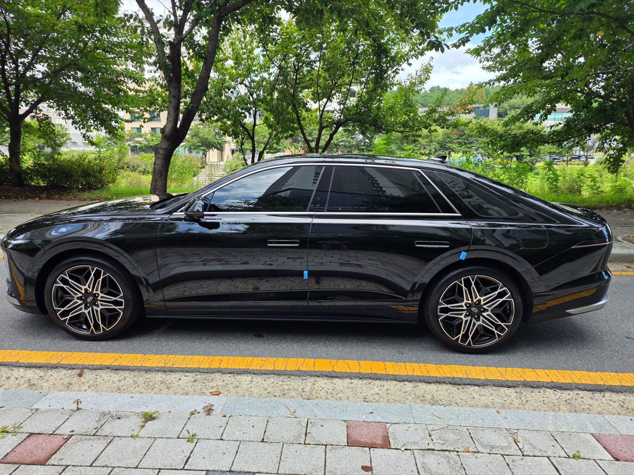 HYUNDAI GRANDEUR HYBRID GN7 2023