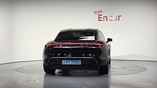 PORSCHE TAYCAN 2022
