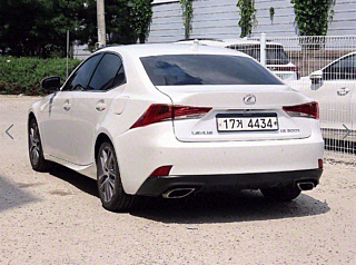 LEXUS IS200T 2017