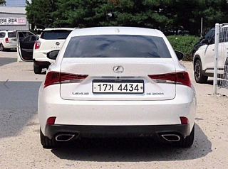 LEXUS IS200T 2017