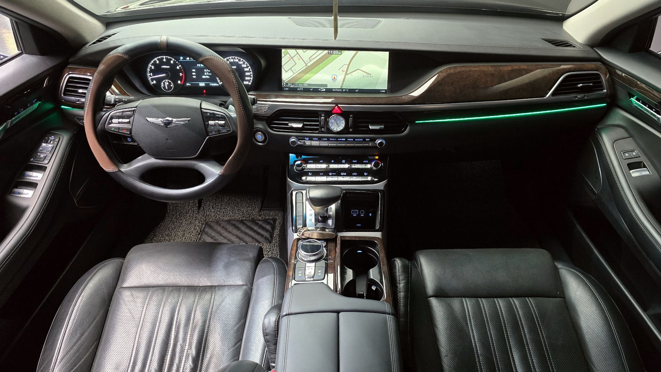GENESIS EQ900 2016
