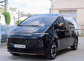HYUNDAI STARIA 2025