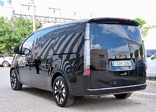 HYUNDAI STARIA 2025