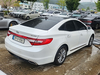 HYUNDAI GRANDEUR HG 2016