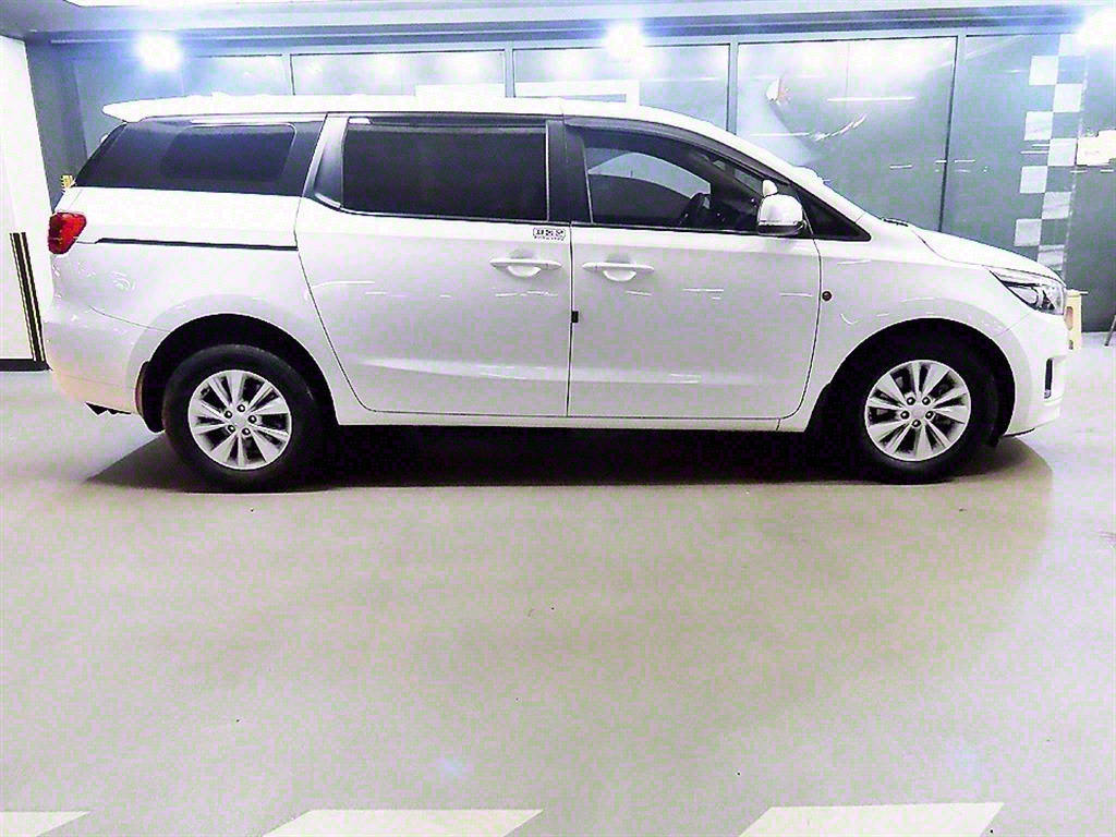 KIA CARNIVAL 2016