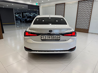 LEXUS ES300H 2025