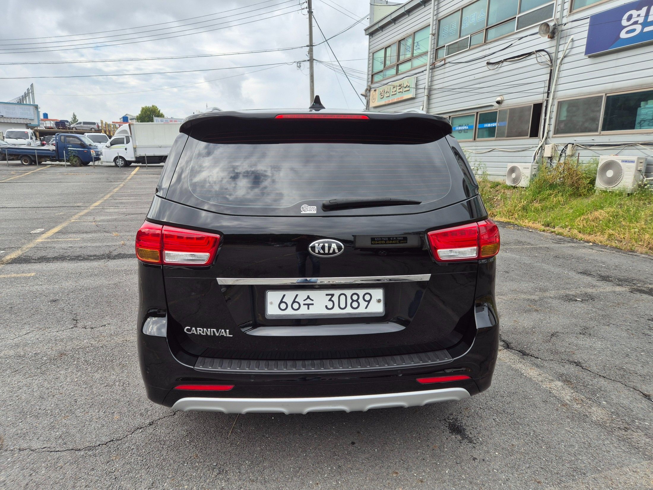 KIA CARNIVAL 2017