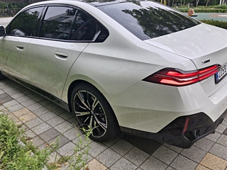 BMW 5-SERIES G60 2025