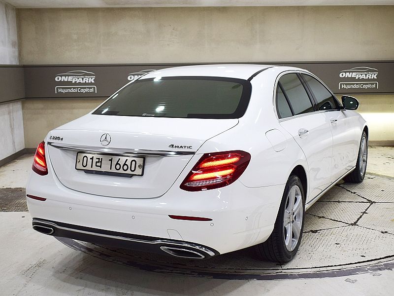 MERCEDES BENZ E-CLASS W213 2017