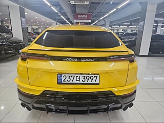 LAMBORGHINI URUS 2023
