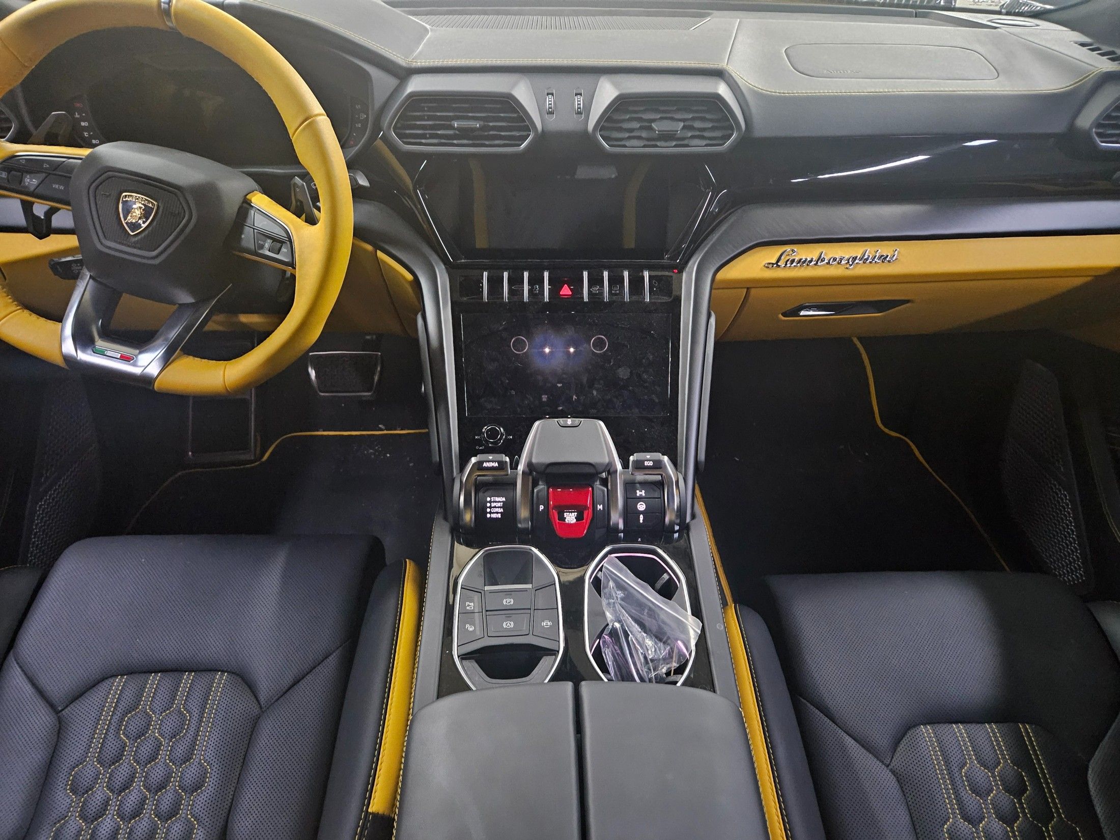 LAMBORGHINI URUS 2023