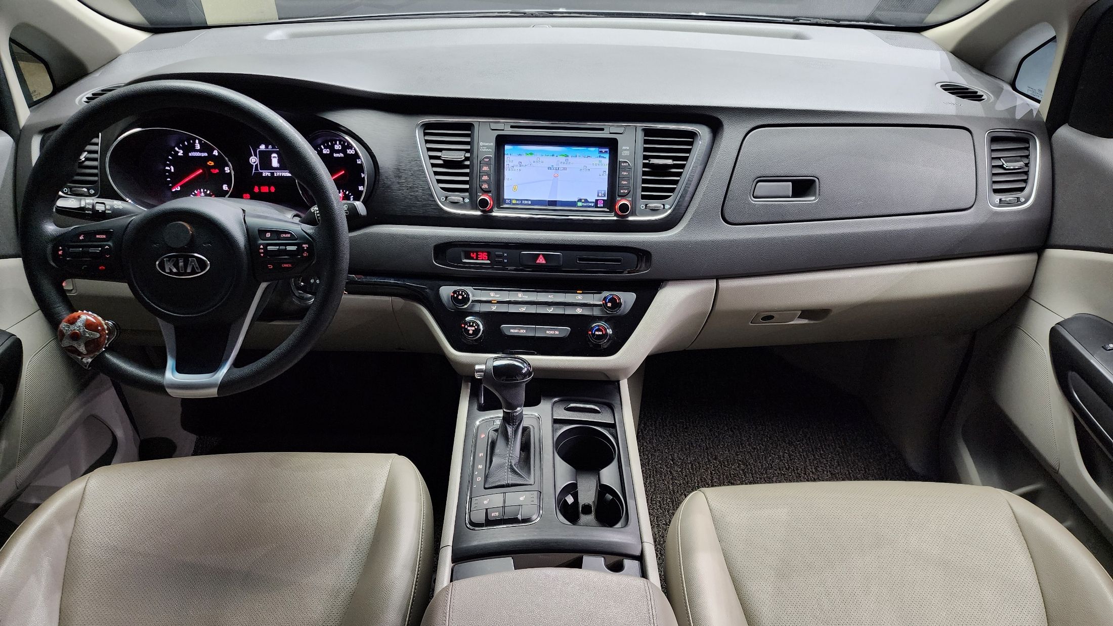 KIA CARNIVAL 2016