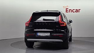 VOLVO XC40 2022