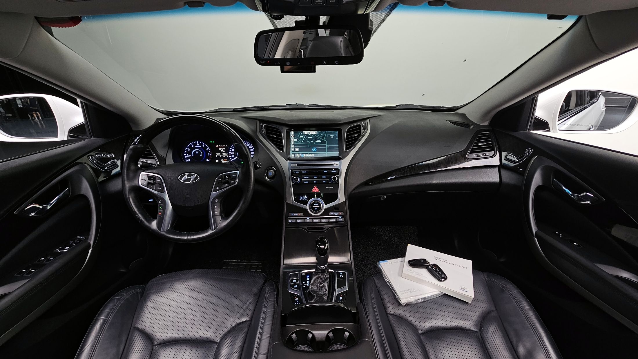 HYUNDAI GRANDEUR HG 2015