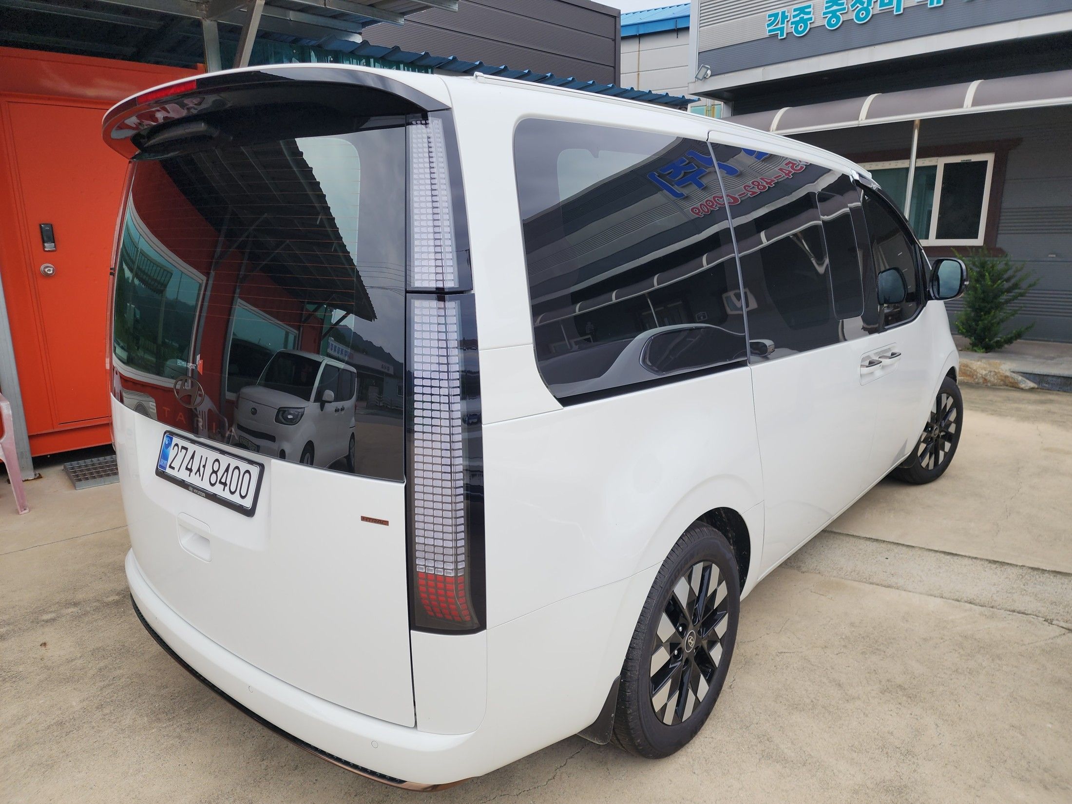 HYUNDAI STARIA 2025