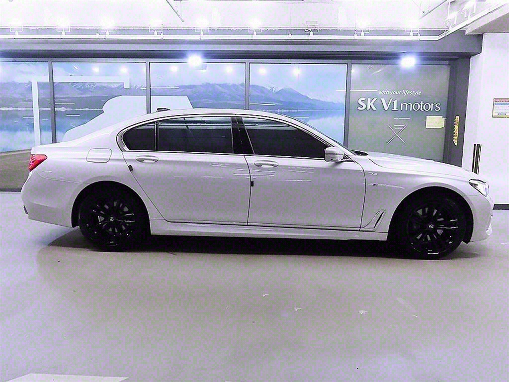 BMW 7-SERIES G11 2017