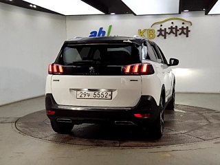 PEUGEOT 5008 2017
