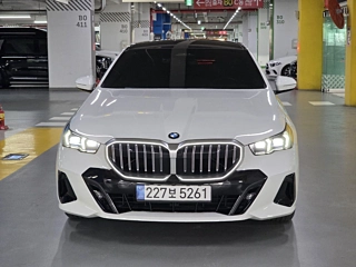BMW 5-SERIES G60 2024