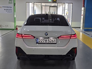 BMW 5-SERIES G60 2024
