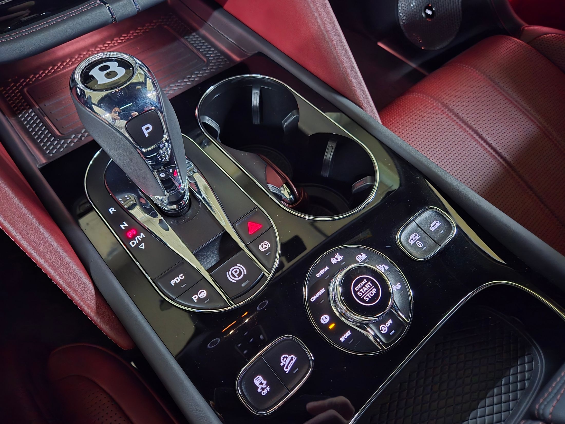 BENTLEY BENTAYGA 2023