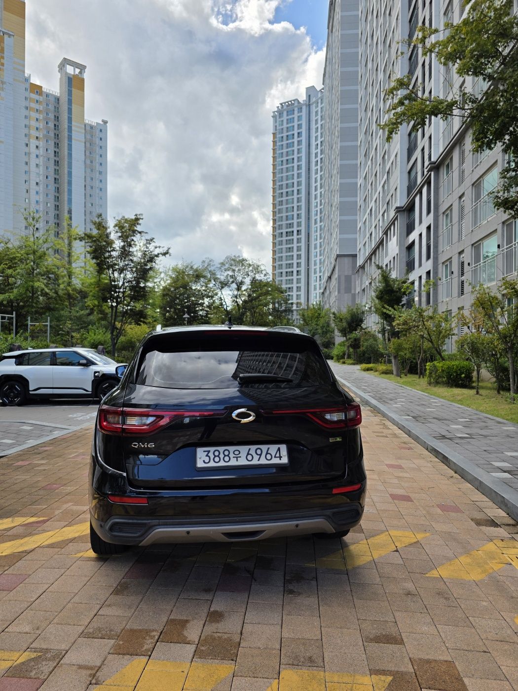 SAMSUNG QM6 2019