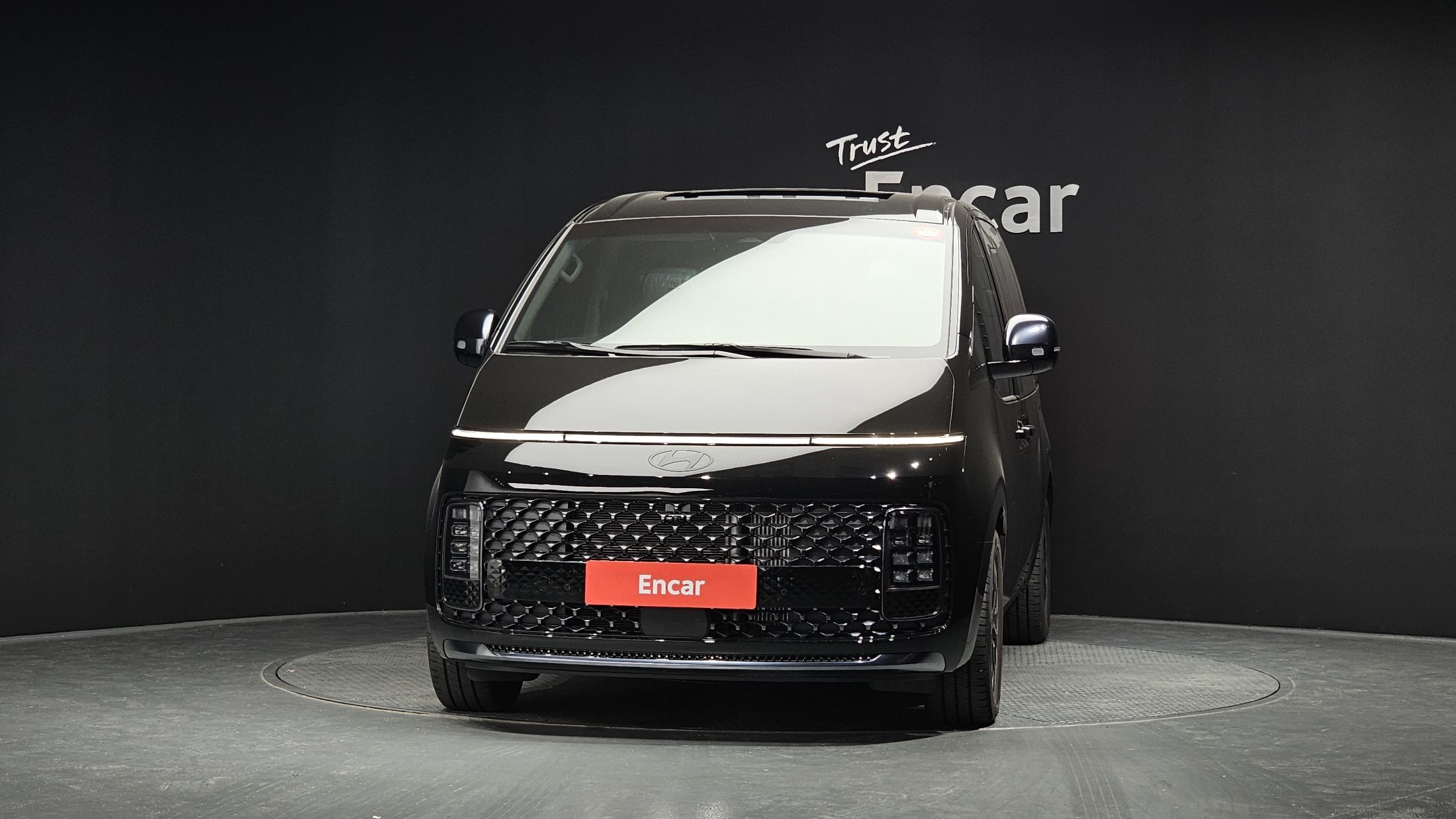 HYUNDAI STARIA 2025