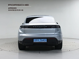 PORSCHE MACAN EV 2025