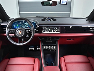 PORSCHE MACAN EV 2025