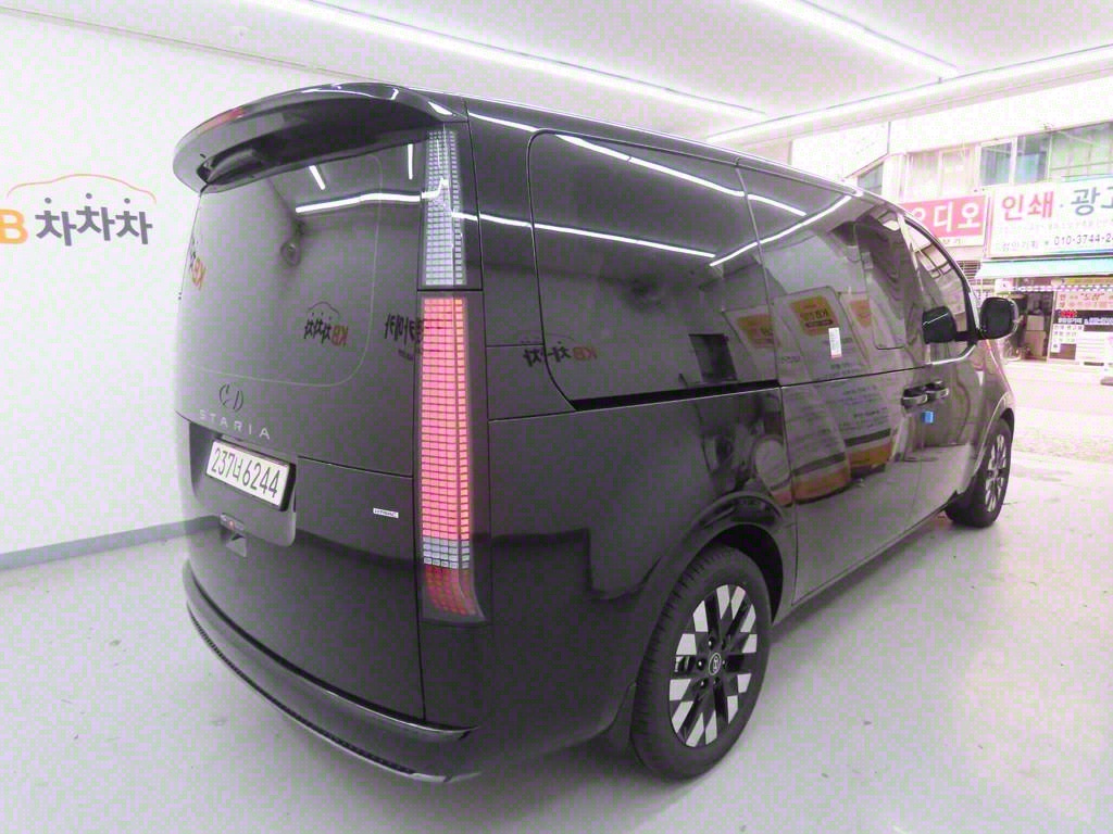 HYUNDAI STARIA 2025