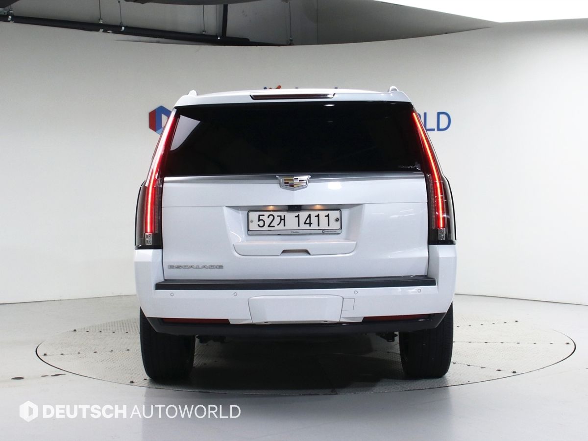 CADILLAC ESCALADE 2017