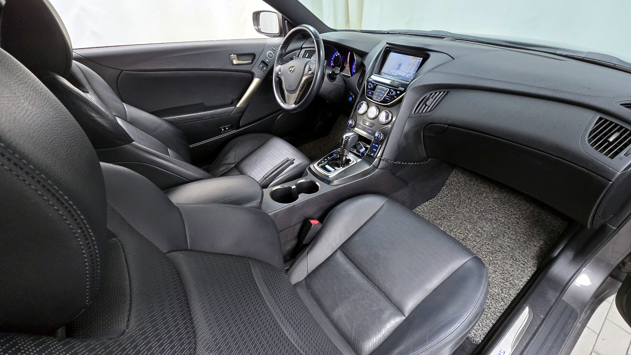 HYUNDAI GENESIS COUPE 2012