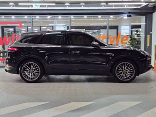 PORSCHE CAYENNE PO536 2023