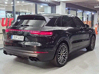 PORSCHE CAYENNE PO536 2023