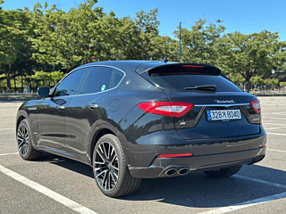 MASERATI LEVANTE 2020