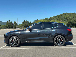 MASERATI LEVANTE 2020