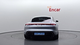 PORSCHE TAYCAN 2022