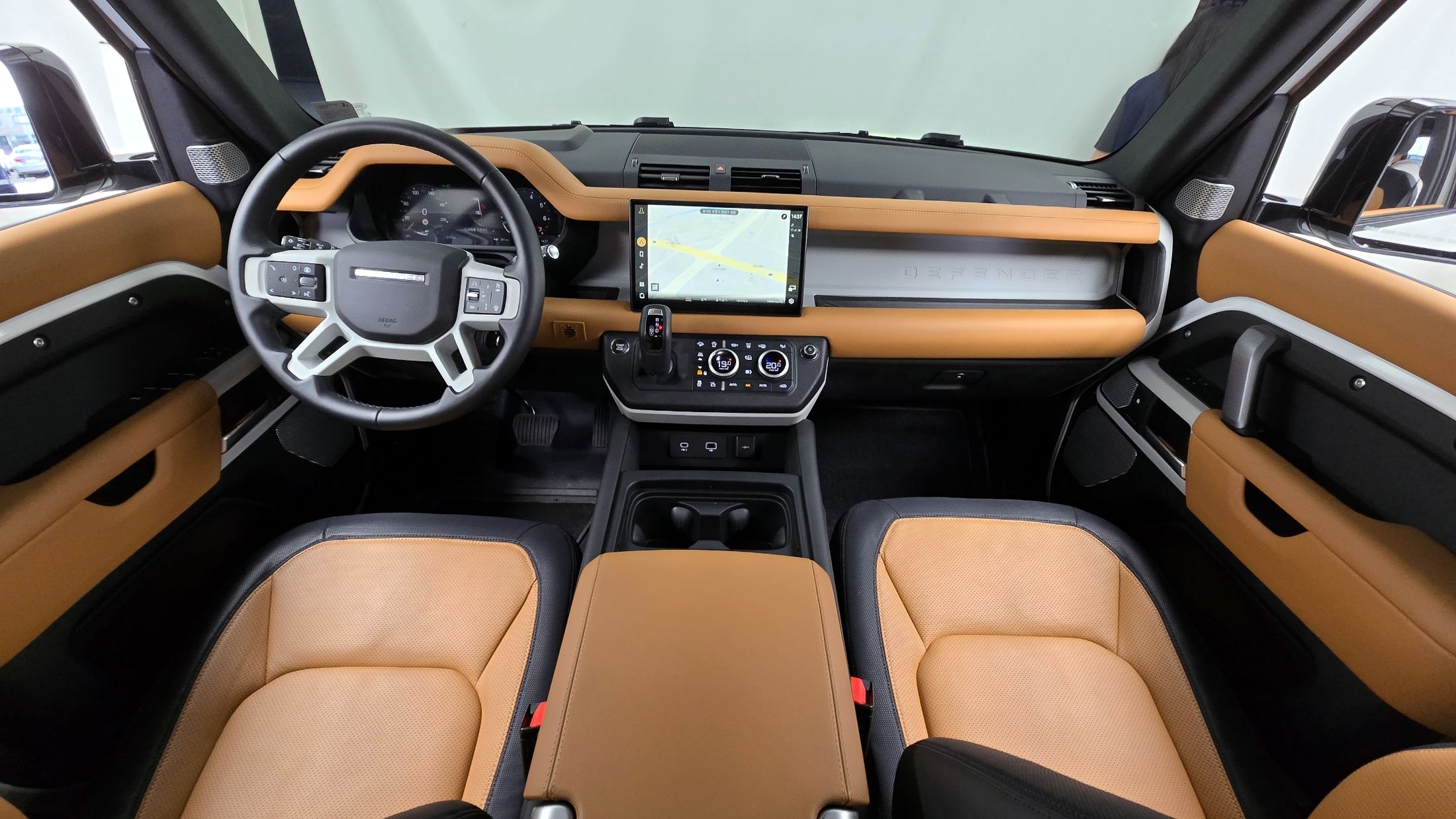 LAND ROVER DEFENDER L663 2024