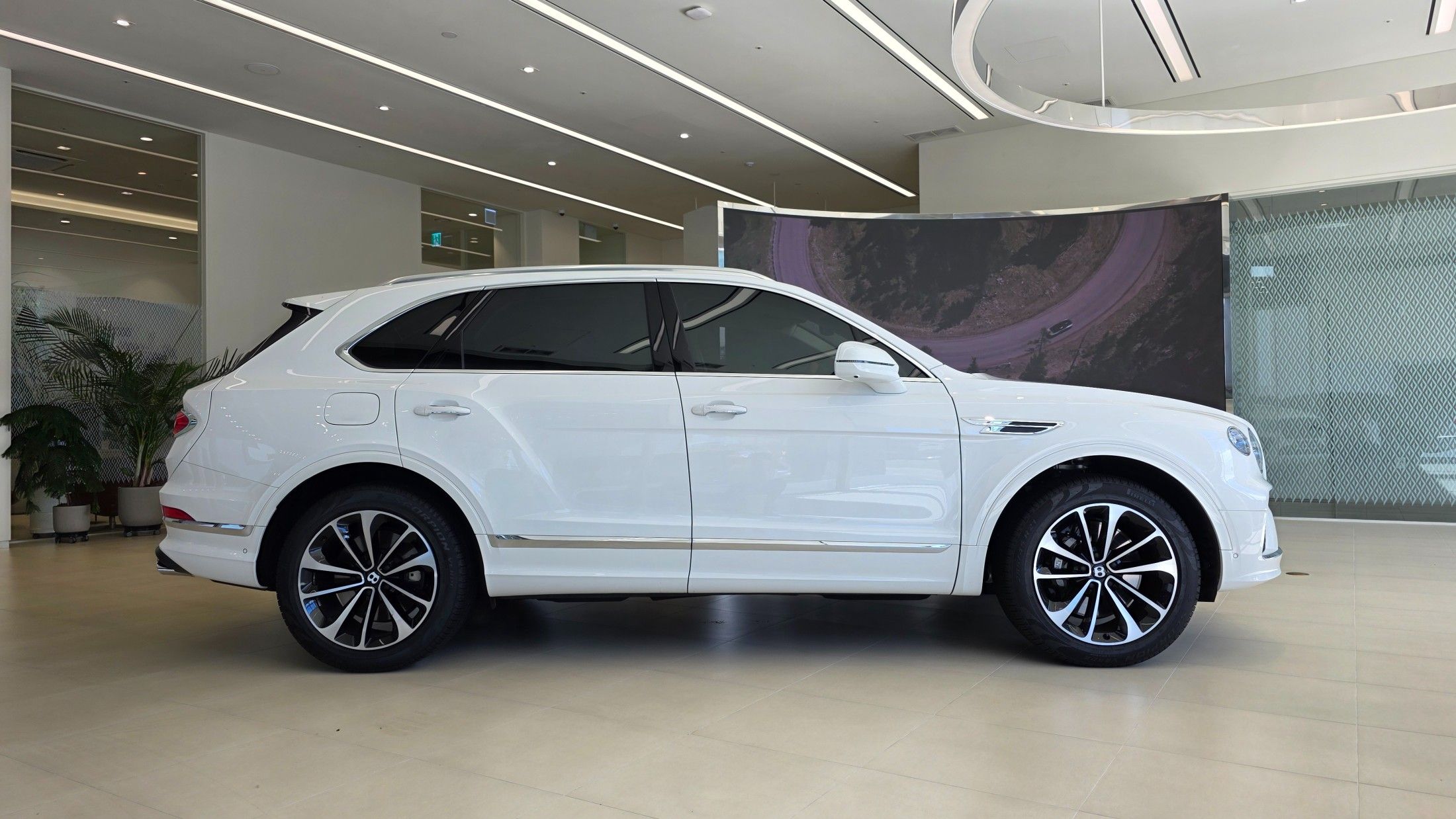 BENTLEY BENTAYGA 2024