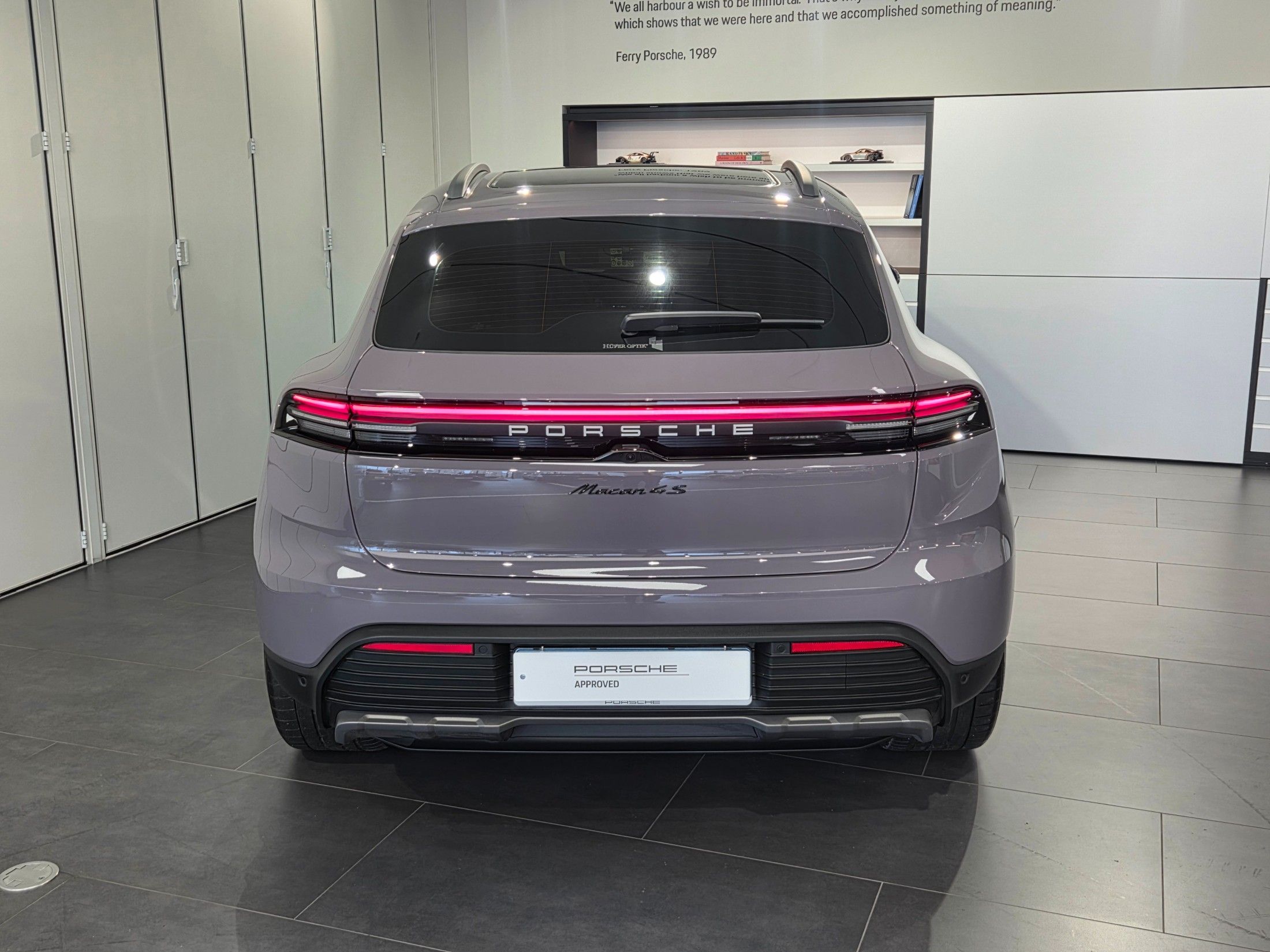 PORSCHE MACAN EV 2025