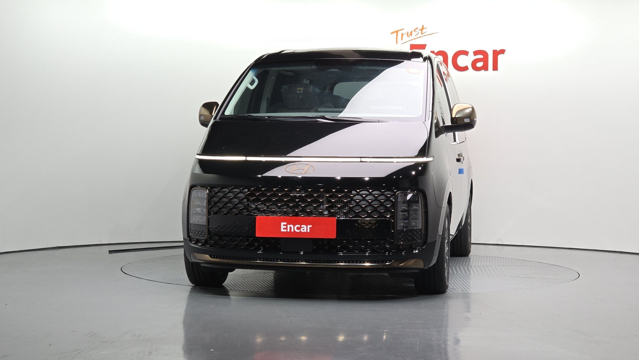 HYUNDAI STARIA 2025