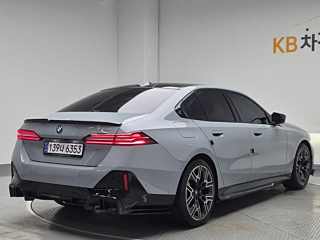 BMW 5-SERIES G60 2025