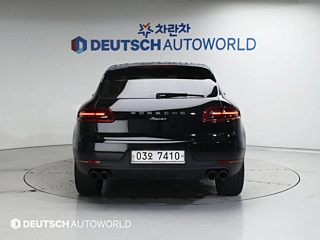 PORSCHE MACAN 2018