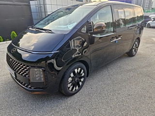 HYUNDAI STARIA  4WD Lounge 7 Seater 2025