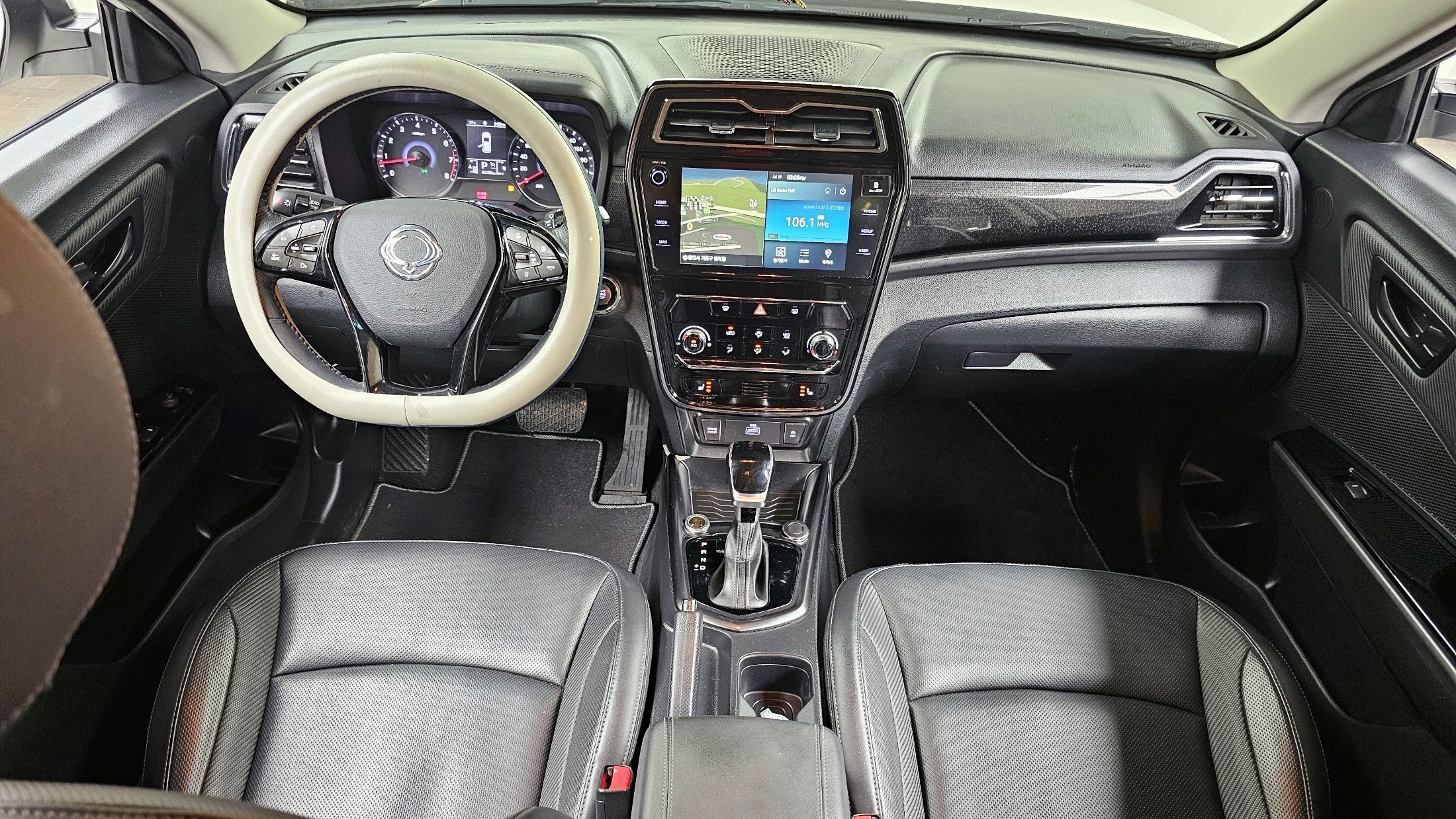 SSANGYONG TIVOLI VERY NEW 2020