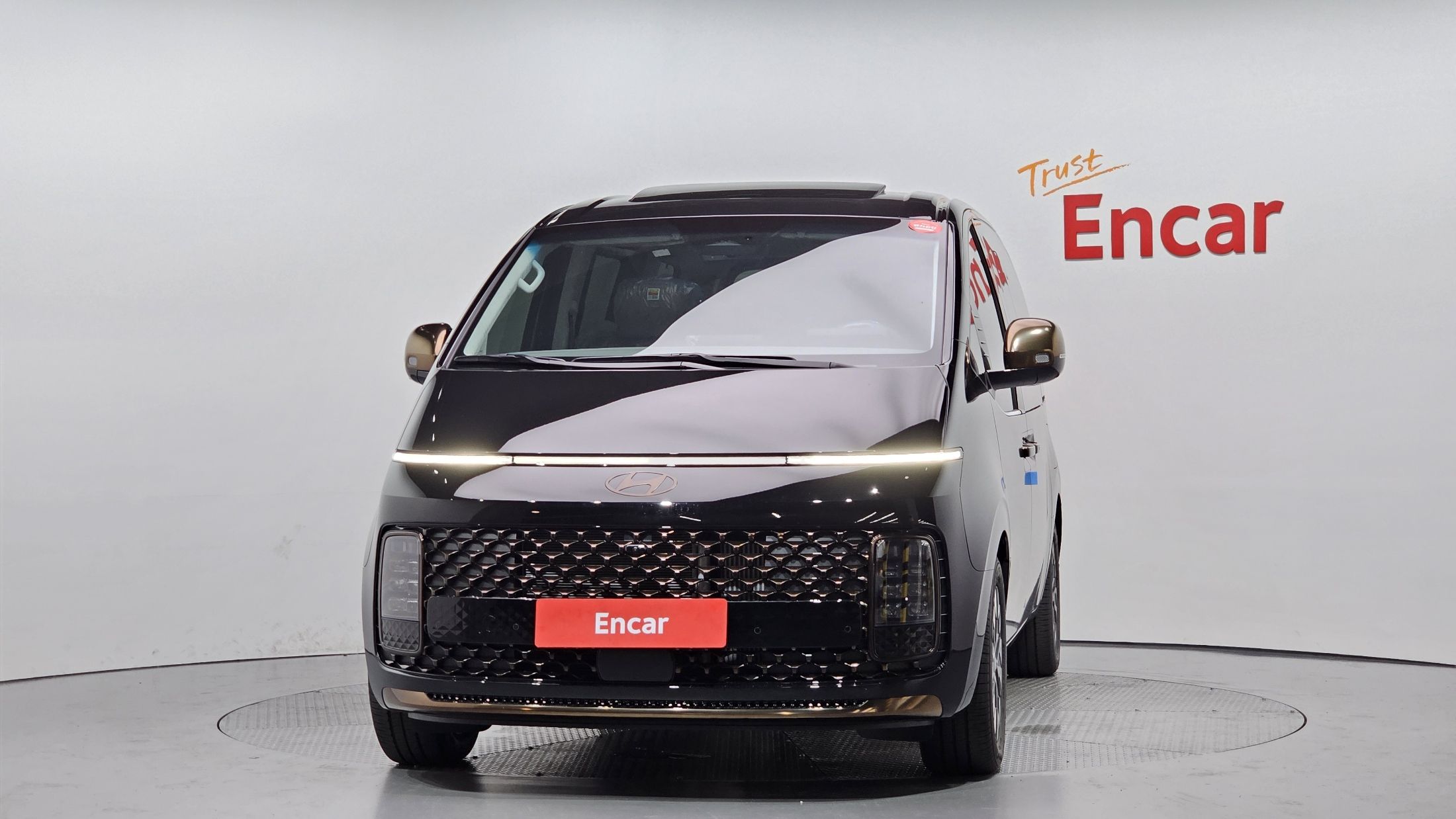HYUNDAI STARIA 2025